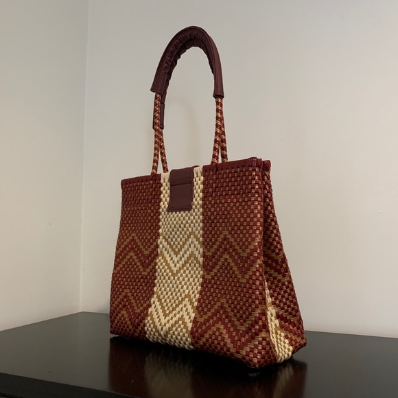 HANDWOVEN PLASTIC TOTE BAG MADE IN OAXACA MEX. - Picture 3 of 3